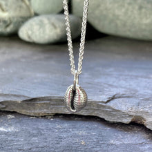 Load image into Gallery viewer, PENDANT . cowrie shell . large