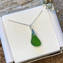 Load image into Gallery viewer, PENDANT . wave . green . 1