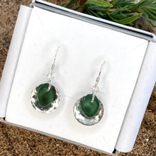 Load image into Gallery viewer, EARRINGS . green . hammered disc