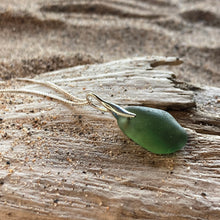 Load image into Gallery viewer, PENDANT . wave . green . 3