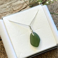 Load image into Gallery viewer, PENDANT . wave . green . 3