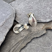 Load image into Gallery viewer, EARRINGS . mussel shell . studs