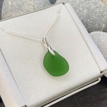 Load image into Gallery viewer, PENDANT . wave . green . 2