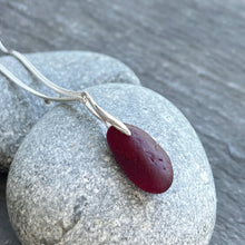 Load image into Gallery viewer, PENDANT . wave . burgundy