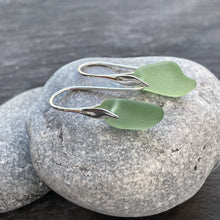 Load image into Gallery viewer, EARRINGS . wave . 7