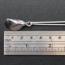 Load image into Gallery viewer, PENDANT . mussel shell . large