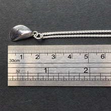 Load image into Gallery viewer, PENDANT . mussel shell . small