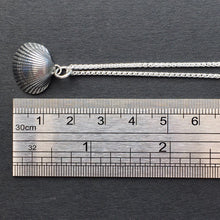 Load image into Gallery viewer, PENDANT . cockle shell . large