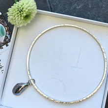 Load image into Gallery viewer, BANGLE . mussel shell