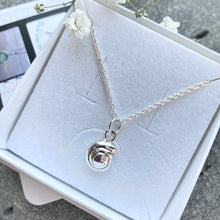 Load image into Gallery viewer, PENDANT . Sundial shell