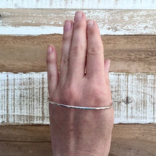 Load image into Gallery viewer, BANGLE . cowrie shell