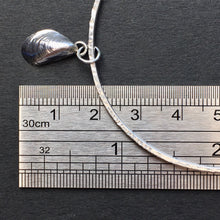Load image into Gallery viewer, BANGLE . mussel shell