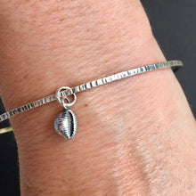 Load image into Gallery viewer, BANGLE . cowrie shell