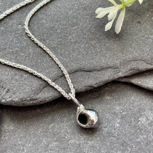 Load image into Gallery viewer, PENDANT . dog welk shell