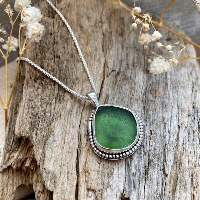 PENDANT . jade green