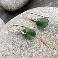 Load image into Gallery viewer, EARRINGS . dangles . green
