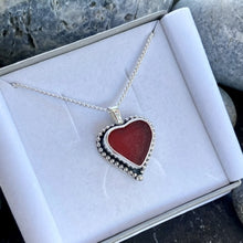 Load image into Gallery viewer, PENDANT . heart . red
