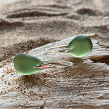 Load image into Gallery viewer, EARRINGS . wave . 7
