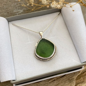 PENDANT . jade green