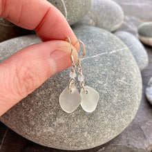 Load image into Gallery viewer, EARRINGS . ice white
