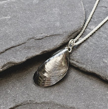 Load image into Gallery viewer, PENDANT . mussel shell . large
