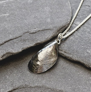 PENDANT . mussel shell . large