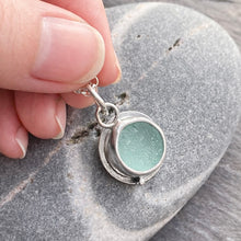 Load image into Gallery viewer, PENDANT . SECOND . Drop in the Ocean . aquamarine
