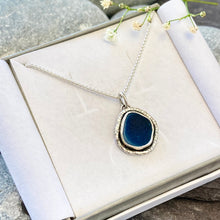 Load image into Gallery viewer, PENDANT . petrol  blue . flashed glass
