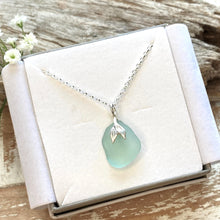 Load image into Gallery viewer, PENDANT . mermaids tail . 4
