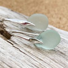 Load image into Gallery viewer, EARRINGS . wave
