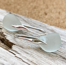 Load image into Gallery viewer, EARRINGS . wave
