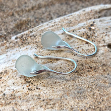 Load image into Gallery viewer, EARRINGS . wave . 1
