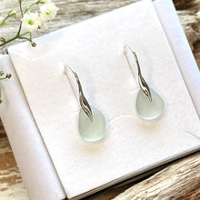 Load image into Gallery viewer, EARRINGS . wave . 2
