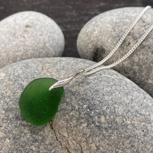 Load image into Gallery viewer, PENDANT . wave . green . 2

