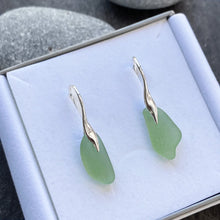 Load image into Gallery viewer, EARRINGS . wave . 7
