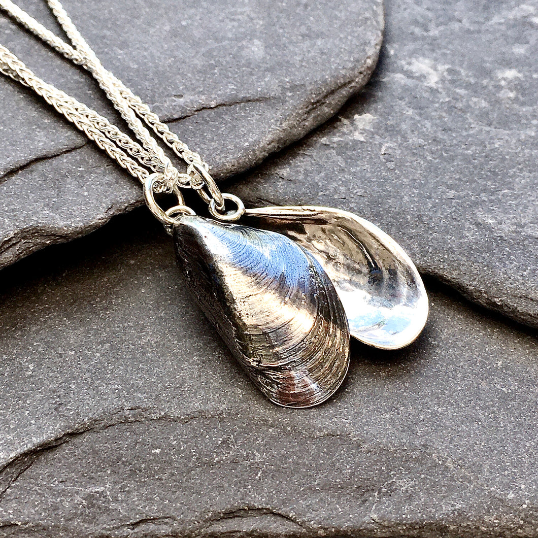 PENDANT . mussel shell . large