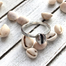 Load image into Gallery viewer, RING . cowrie shell
